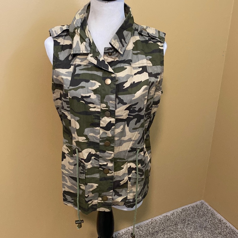 💕 Swoon Camo Vest Jacket
